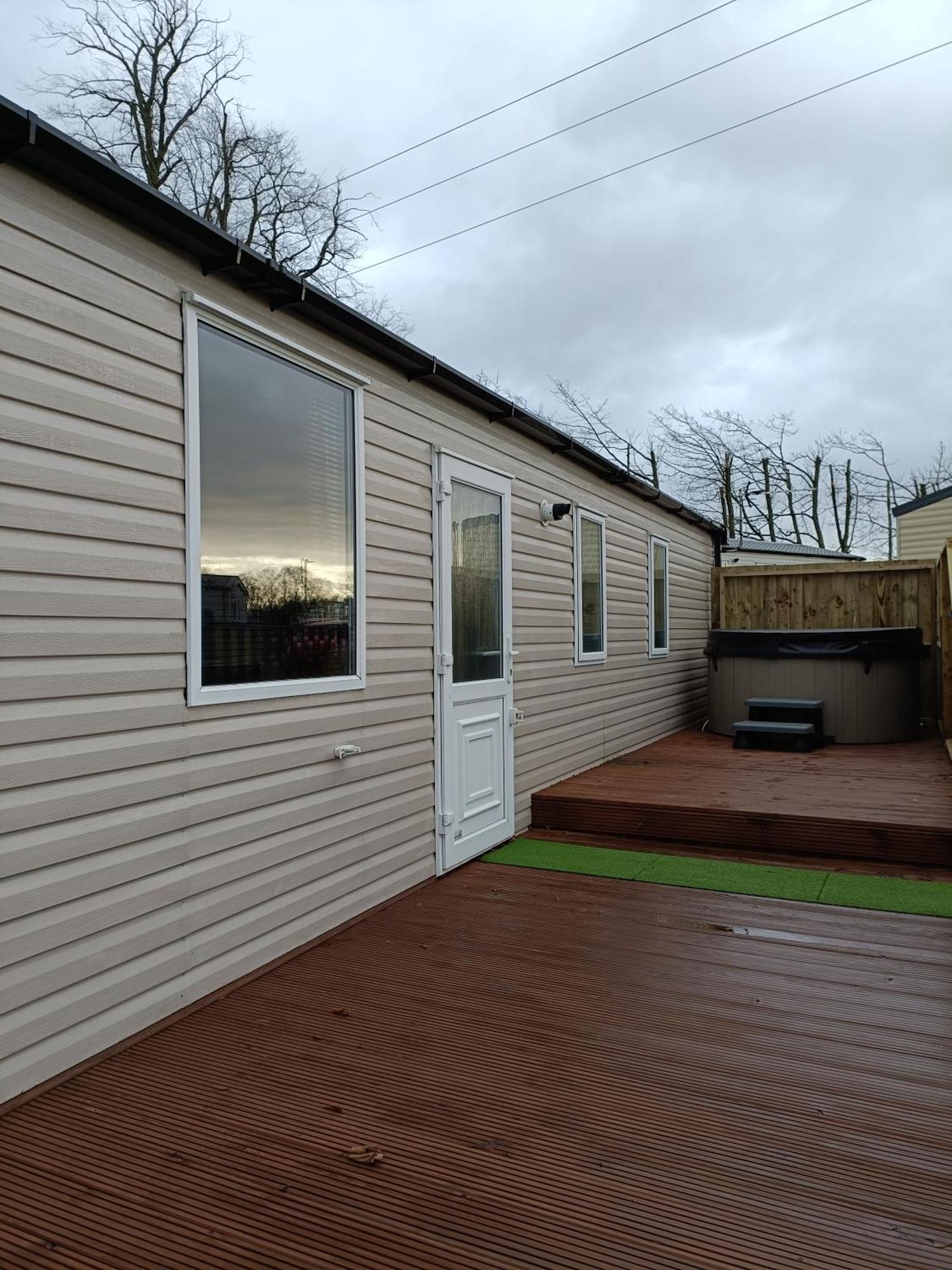 Hillingworth'S Hot Tub Retreat - Lochmaben Villa Dumfries Exterior photo