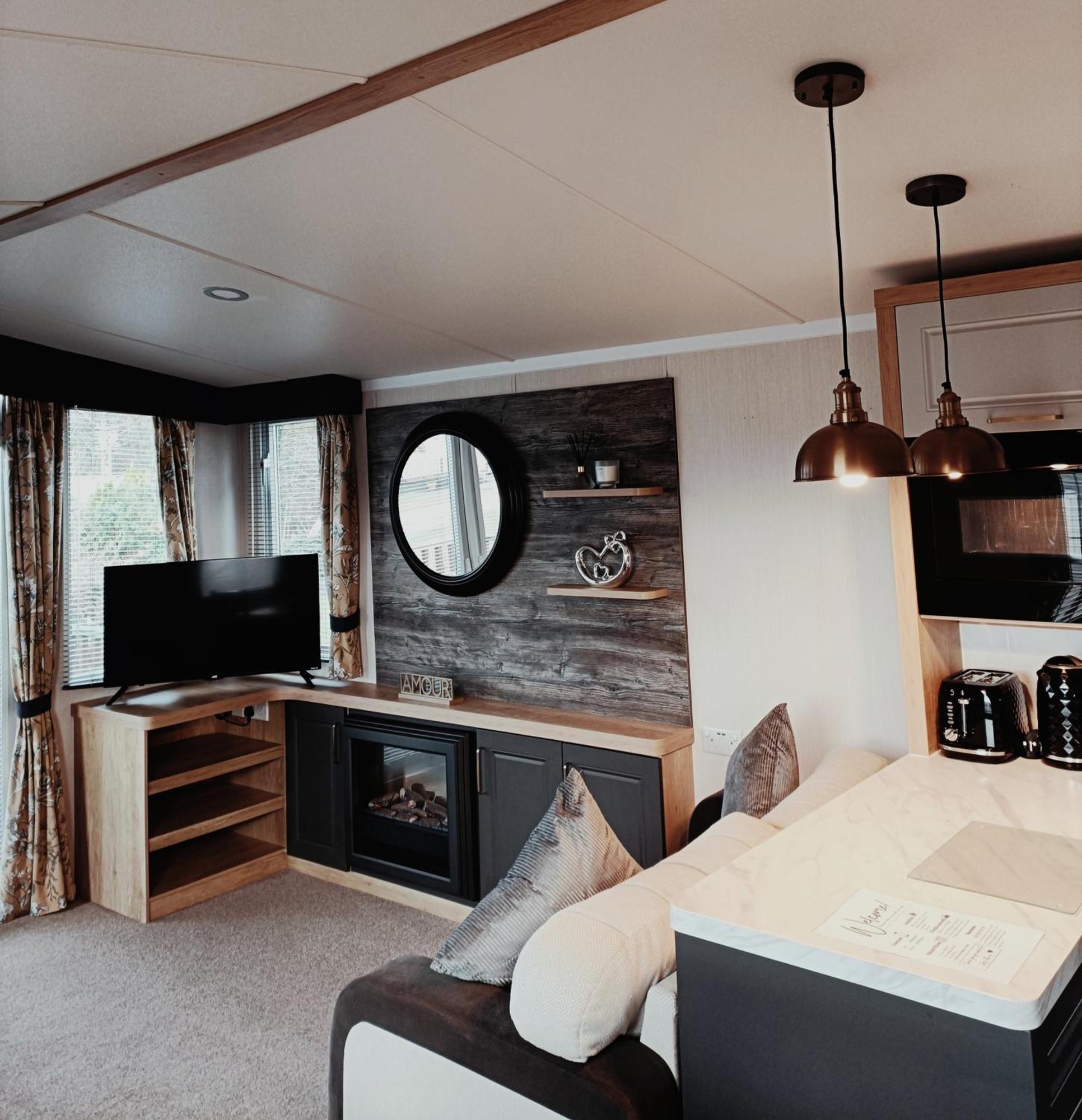 Hillingworth'S Hot Tub Retreat - Lochmaben Villa Dumfries Exterior photo